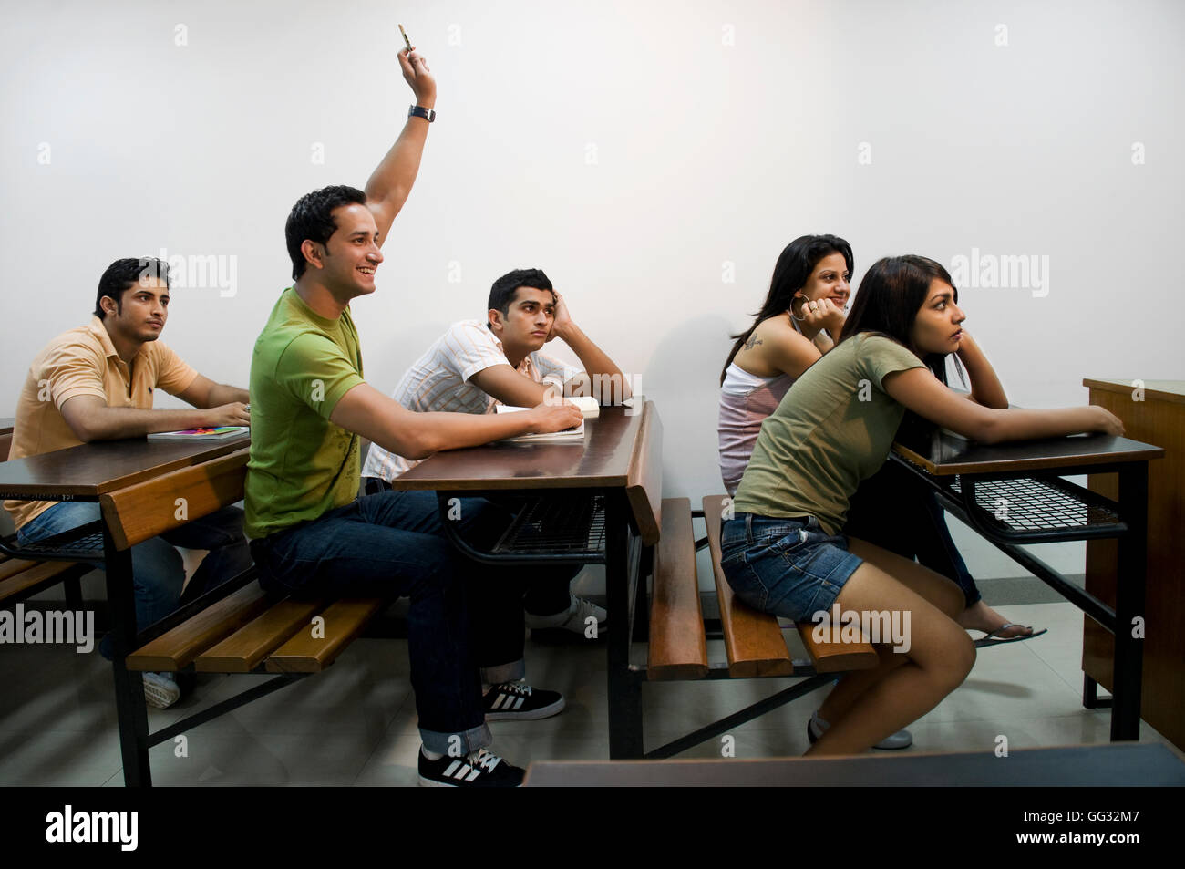 College-Studenten, die an eine Klasse Stockfoto