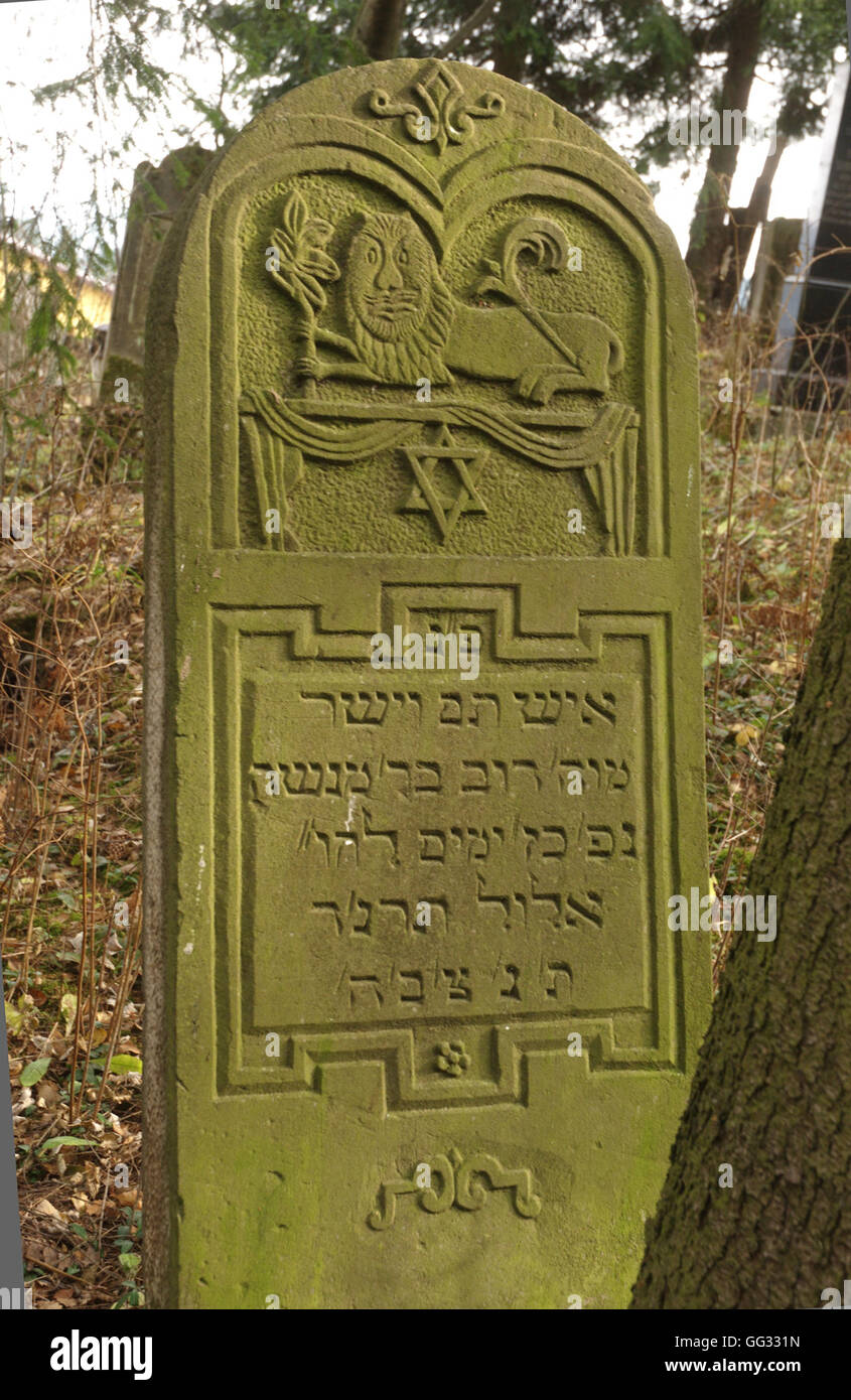 5512---Vatra Dornei, Rumänien. Verzierte Grabstein aus dem alten Friedhof aus dem 18. – 19. C. Stockfoto