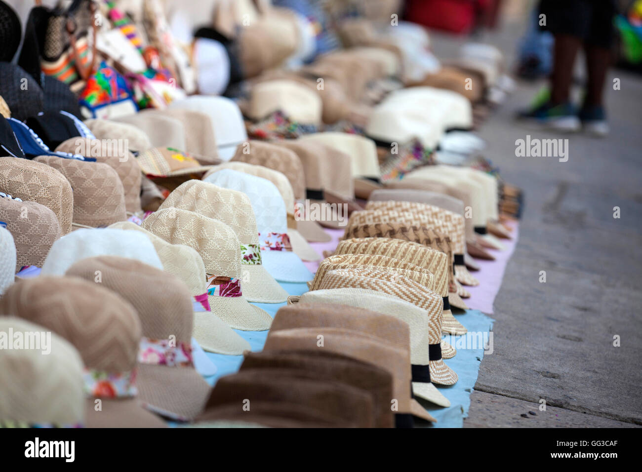 Hüte-Straße in Cartagena de Indias zu verkaufen Stockfoto