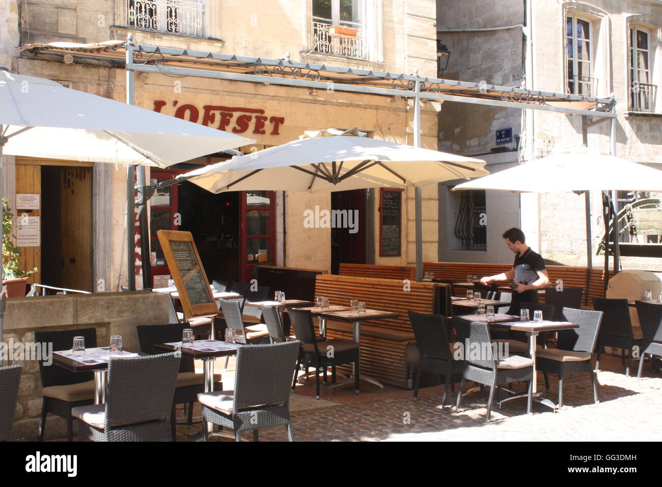 Rue des Teinturiers, Avignon, das L'Offset Restaurant in der Nähe von der Wasser-Rad Stockfoto