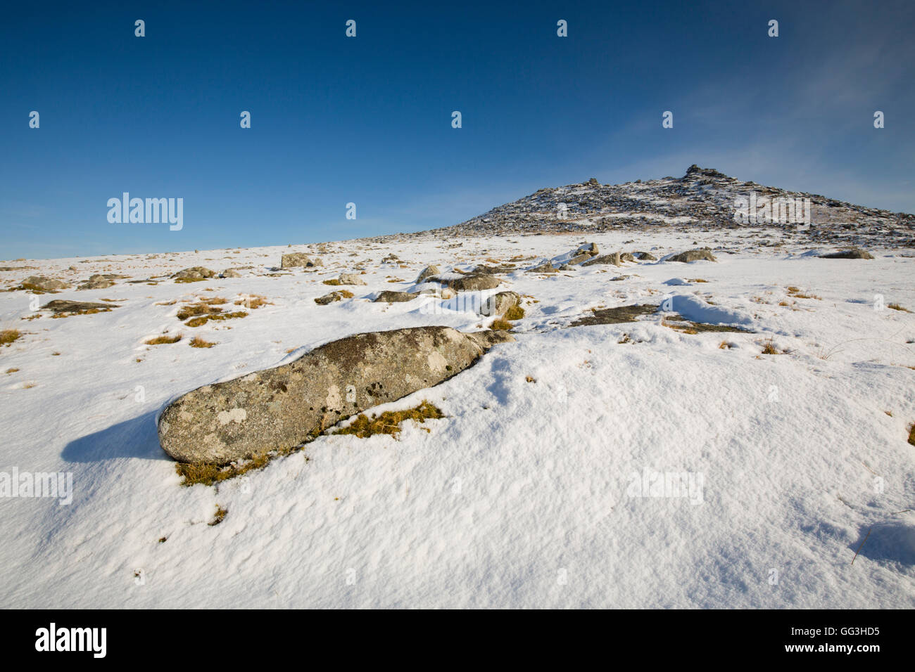 Grobe Tor; Schnee; Bodmin Moor; Cornwall; UK Stockfoto