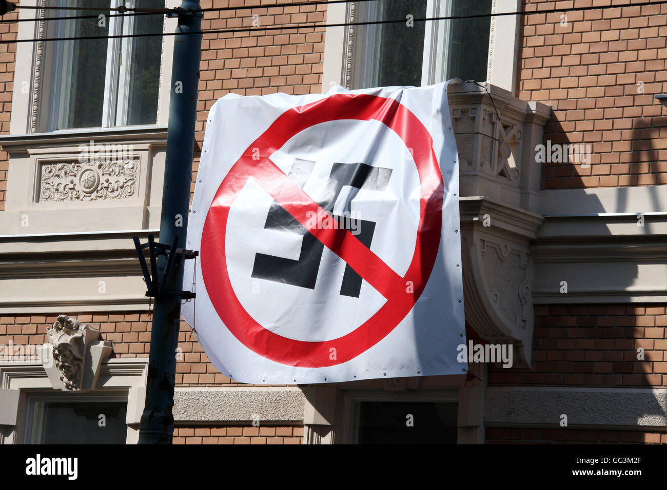 Keine Nazismus Banner an einem Gebäude in Bratislava Stockfoto