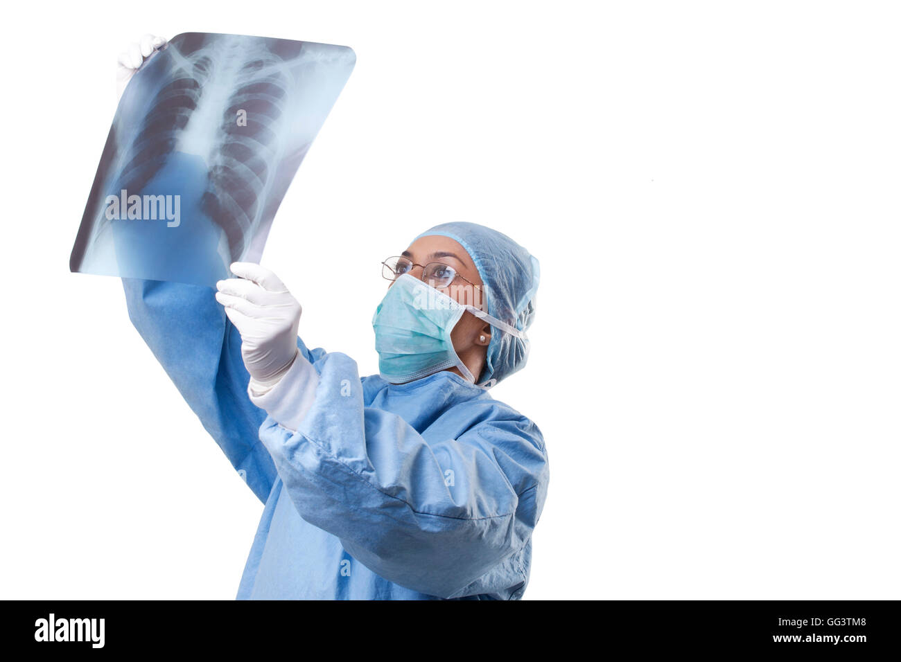 Arzt, Röntgen-Thorax betrachten Stockfoto