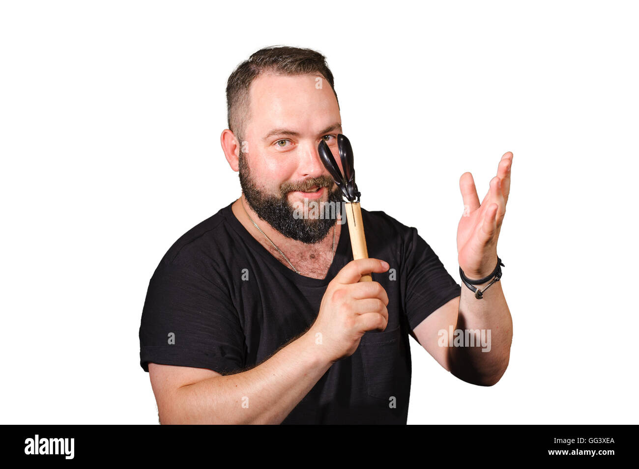 Ein Mann mit einem Bart spielen auf Perkussion Musik instruments.isolated auf weißem Hintergrund. Stockfoto