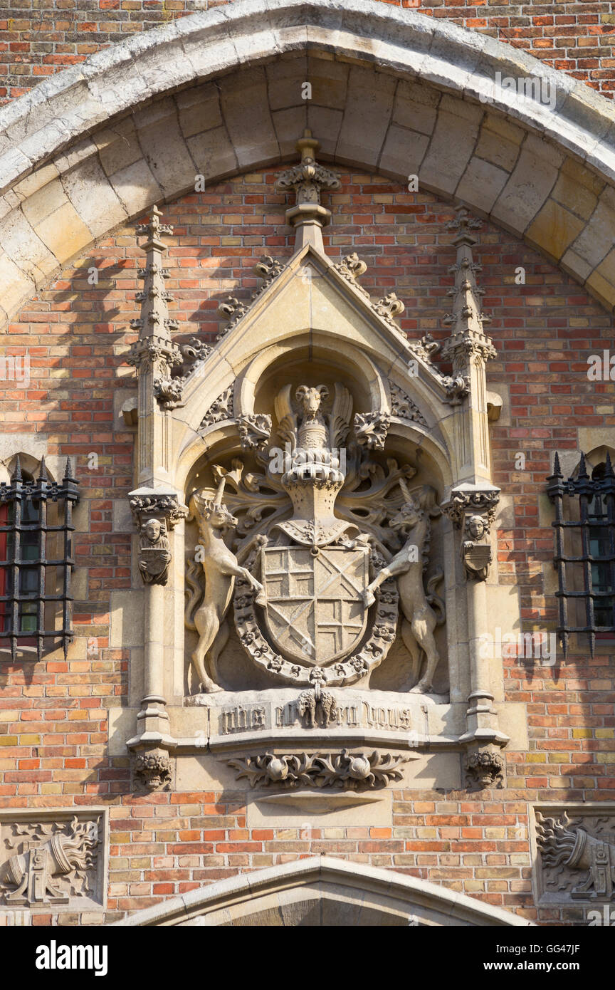 Wappen über dem Eingangstor zu den Gruuthuse Museum Brügge, Belgien. Stockfoto
