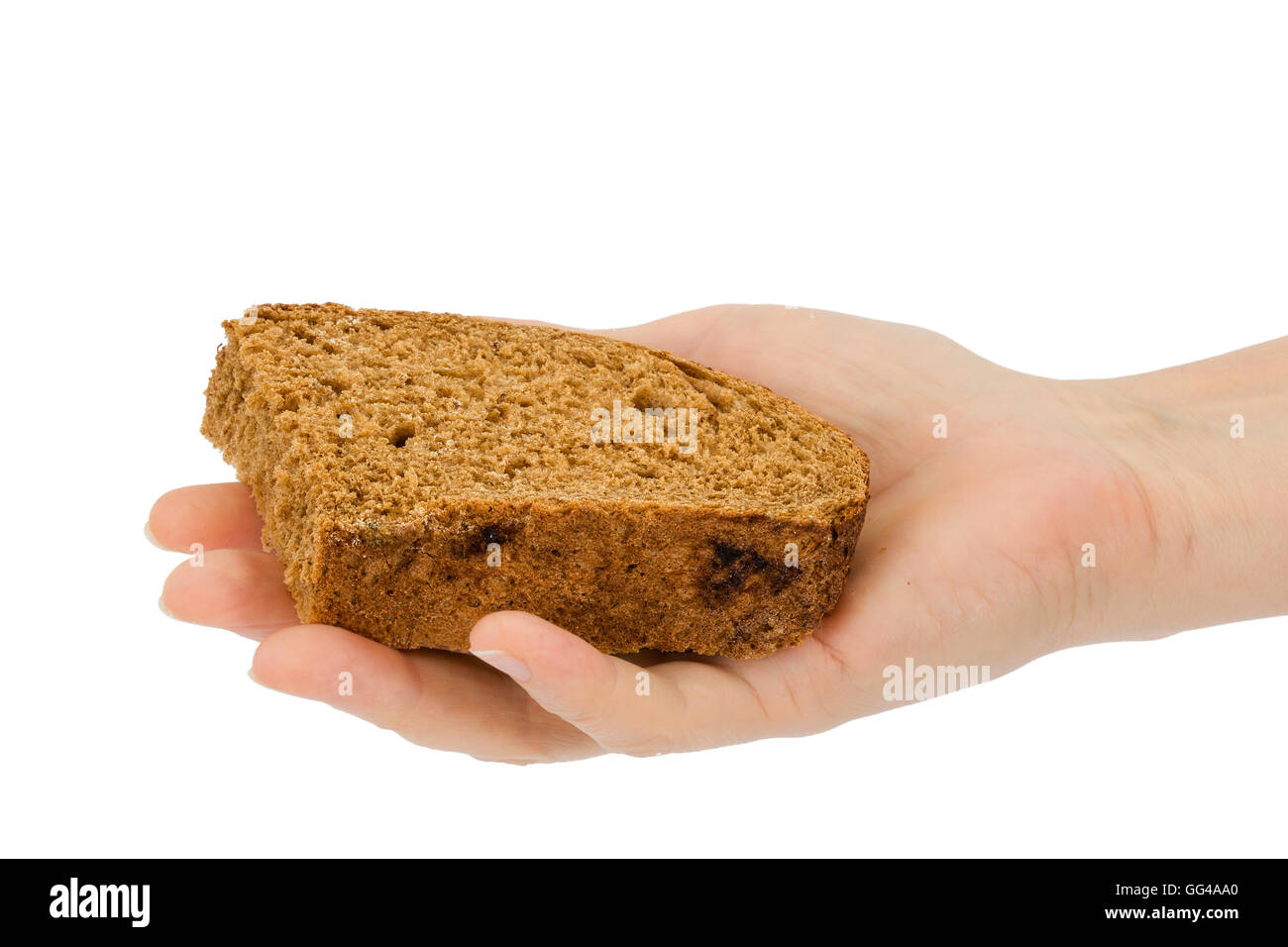 Weibliche Hand hält eine Scheibe Brot, isoliert auf weißem Hintergrund Stockfoto