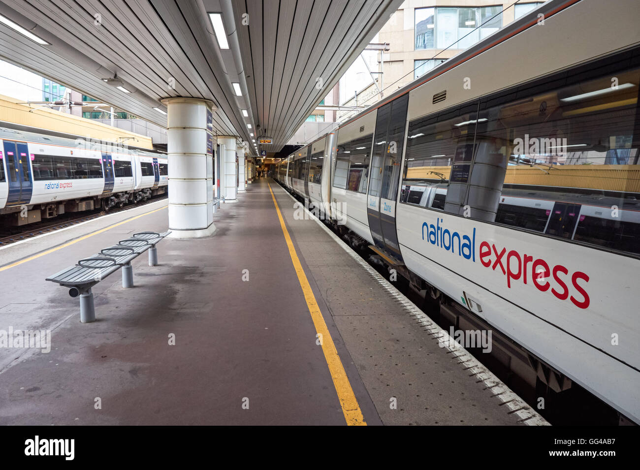 National Express Züge am Bahnhof Fenchurch Street, London England Vereinigtes Königreich UK Stockfoto