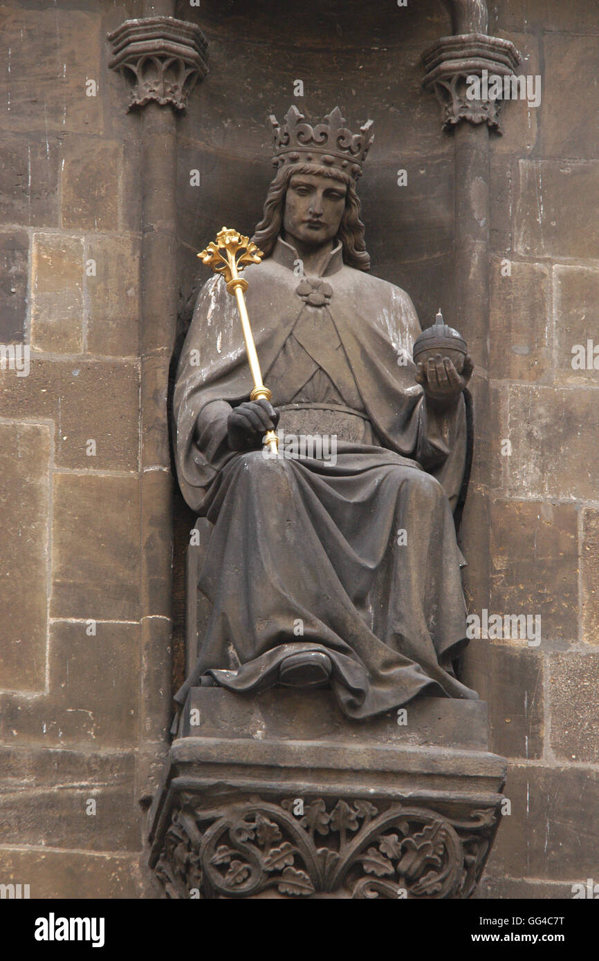 König Wenzel IV. von Böhmen. Statue auf dem Pulverturm in Prag