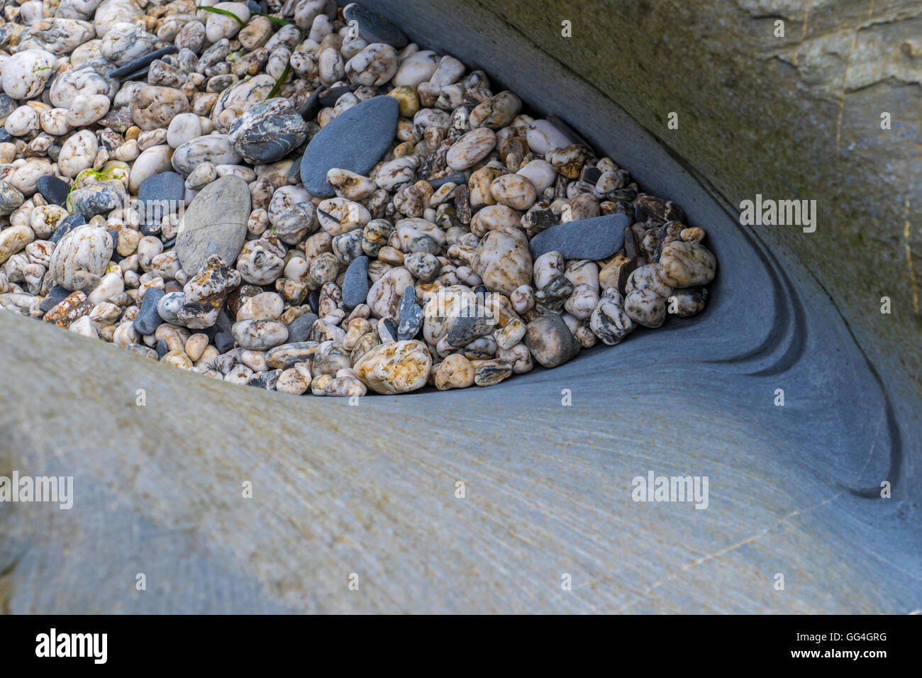 Kieselsteine am Cornish Strand Stockfoto