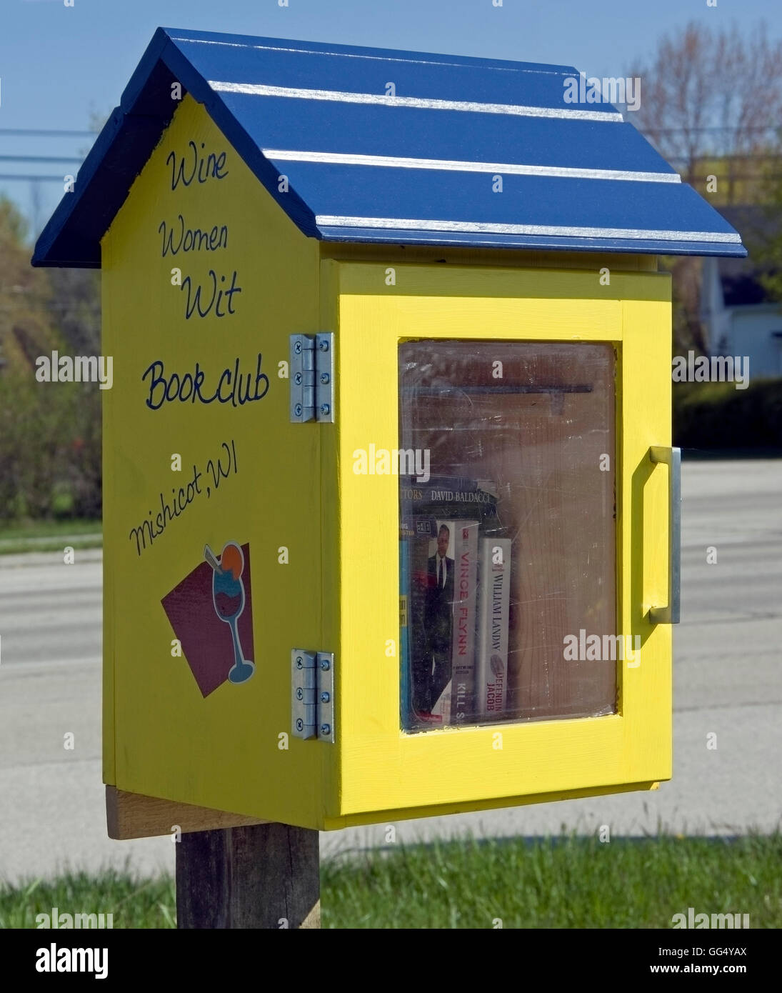 Neighborhood Library, oder Little Free Library Buchaustausch befindet sich auf Mariner's Trail entlang Lake Michigan, Two Rivers, Wisconsin Stockfoto