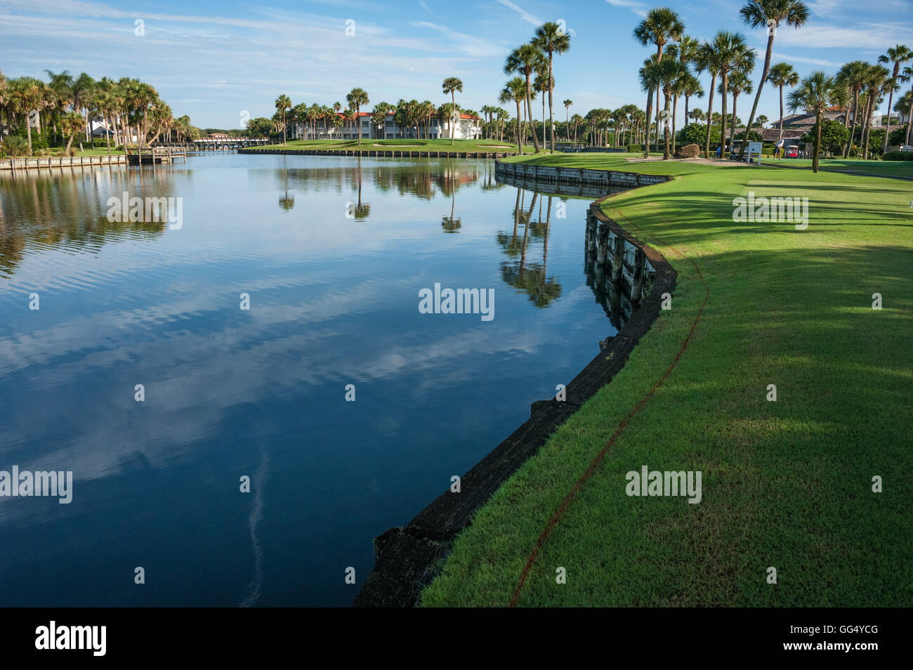 Golfplatz und Wasserstraßen im schönen Ponte Vedra Inn & Club in Ponte Vedra Beach, Florida, USA. Stockfoto