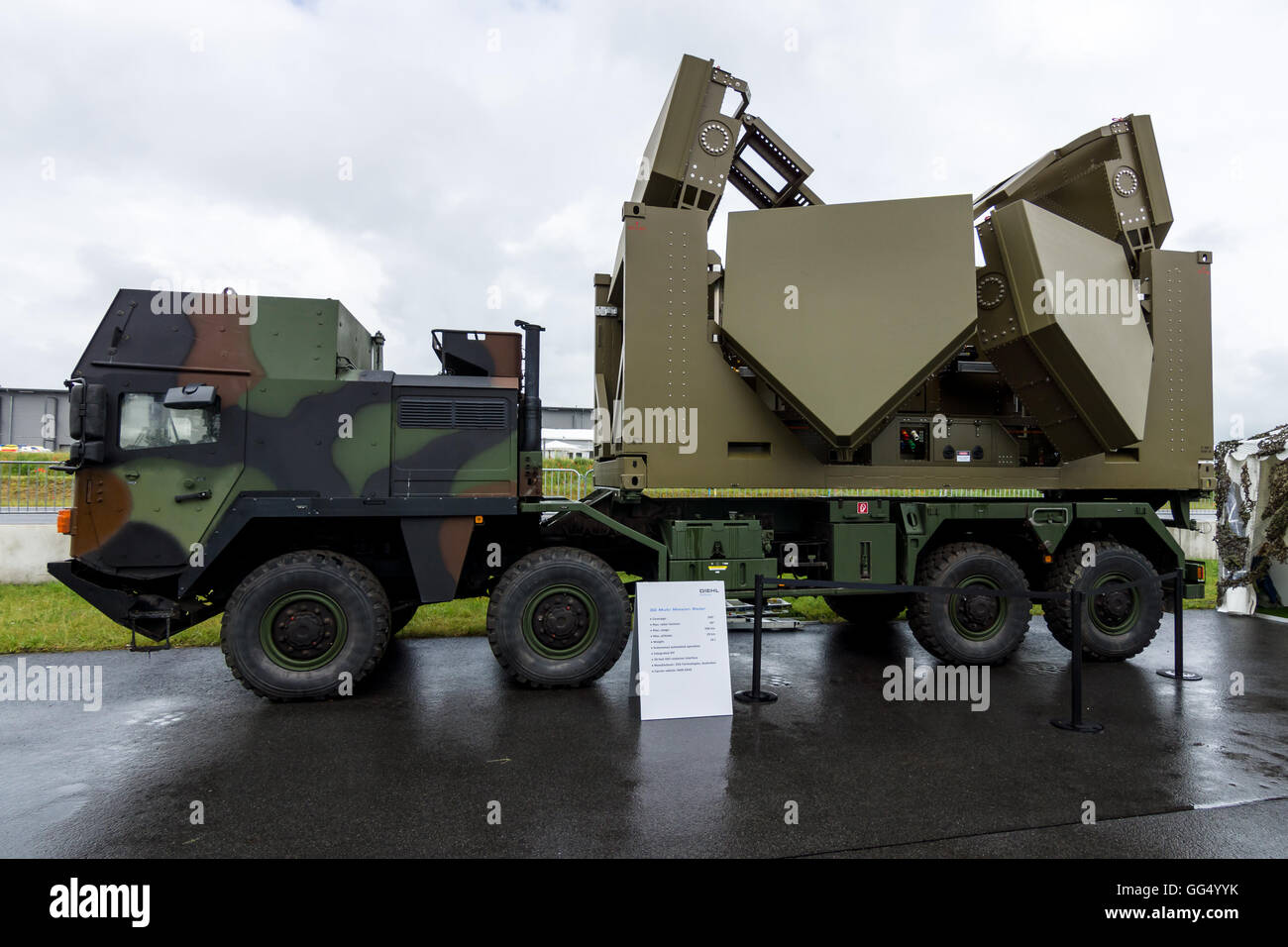 3D Multi-Mission-Radar auf der Grundlage der Mann SX45 Fahrzeug der Firma Diehl Defence. Stockfoto