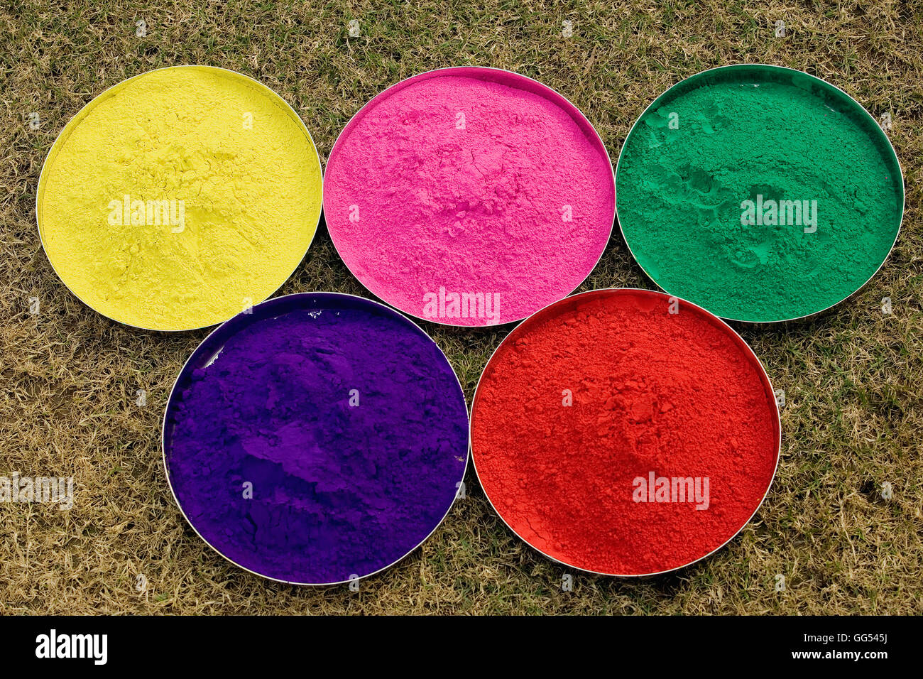 Schalen mit verschiedenen farbige gulal Stockfoto