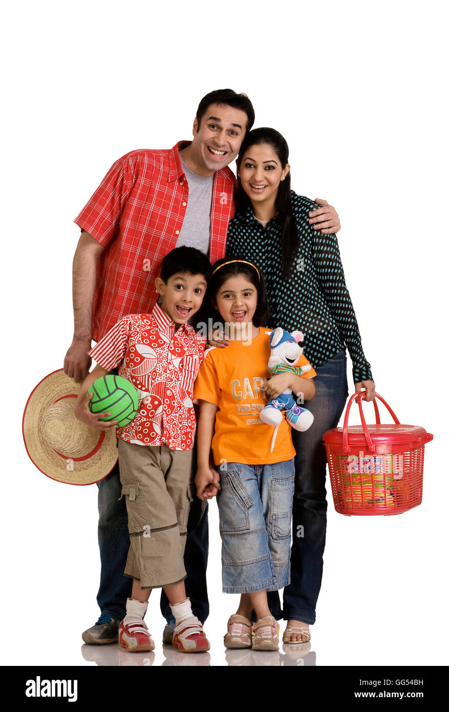 Familie gehen für ein Picknick Stockfoto