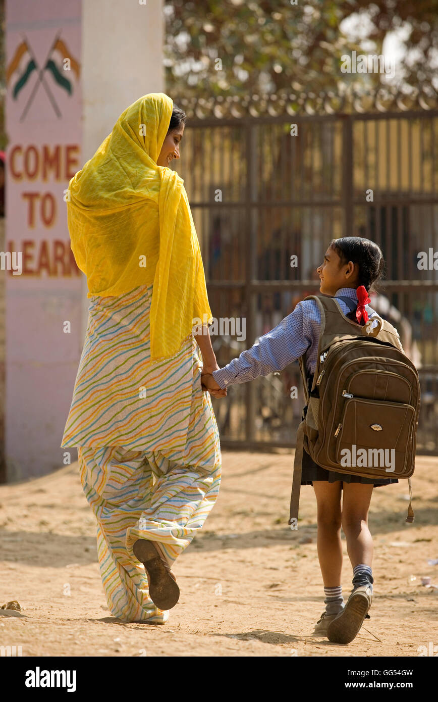 Ländliche Mutter und Tochter Stockfoto