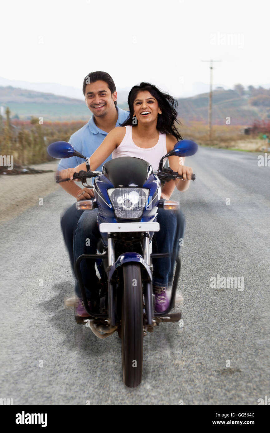 Paar auf einem Motorrad Stockfoto