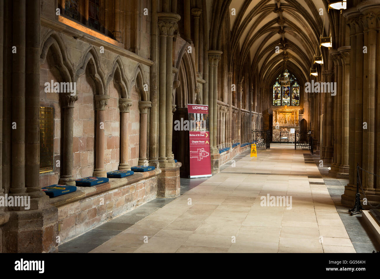 Großbritannien, England, Staffordshire, Lichfield, Kathedrale, nördlichen Seitenschiff, Eingang zum Kapitelsaal Stockfoto
