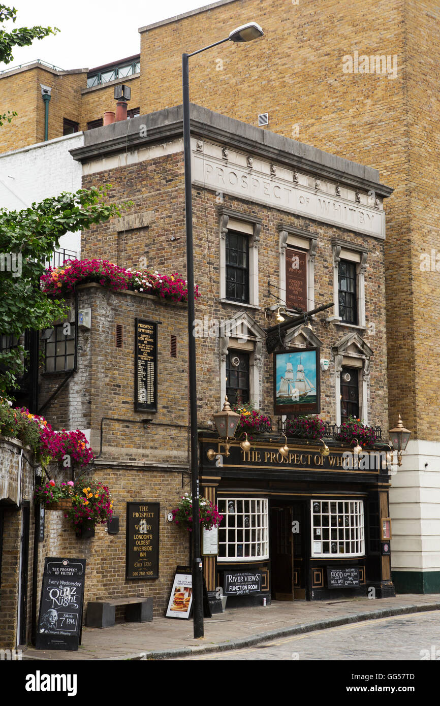 Der Prospect of Whitby Pub in London, England. Es ist das älteste riverside Pub in London und hat eine Zinn-Bar. Stockfoto