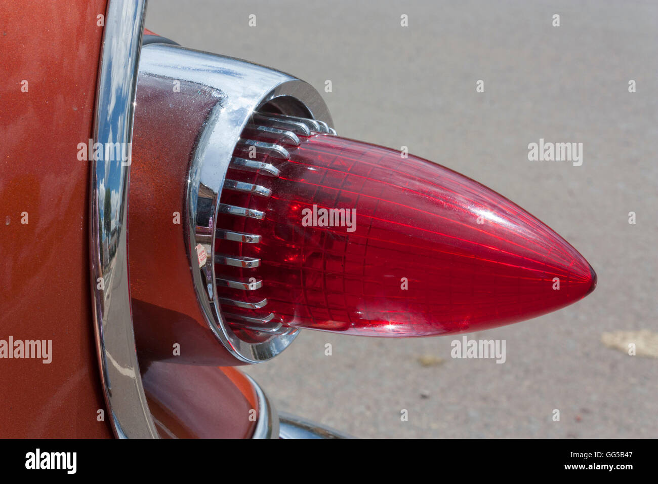 Nahaufnahme eines Rücklichtlinsenbullens eines Chevrolet Nomad Williams arizona aus den 1950er Jahren Stockfoto