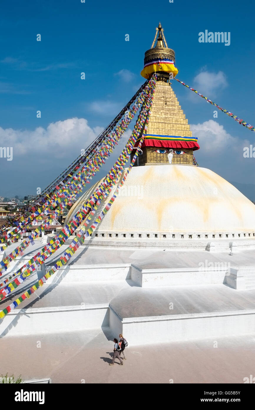 Die Plattformen und Stupa in Boudhanath (auch bekannt als Bodnath) Tempel, Kathamandu Gebiet, Nepal. Stockfoto