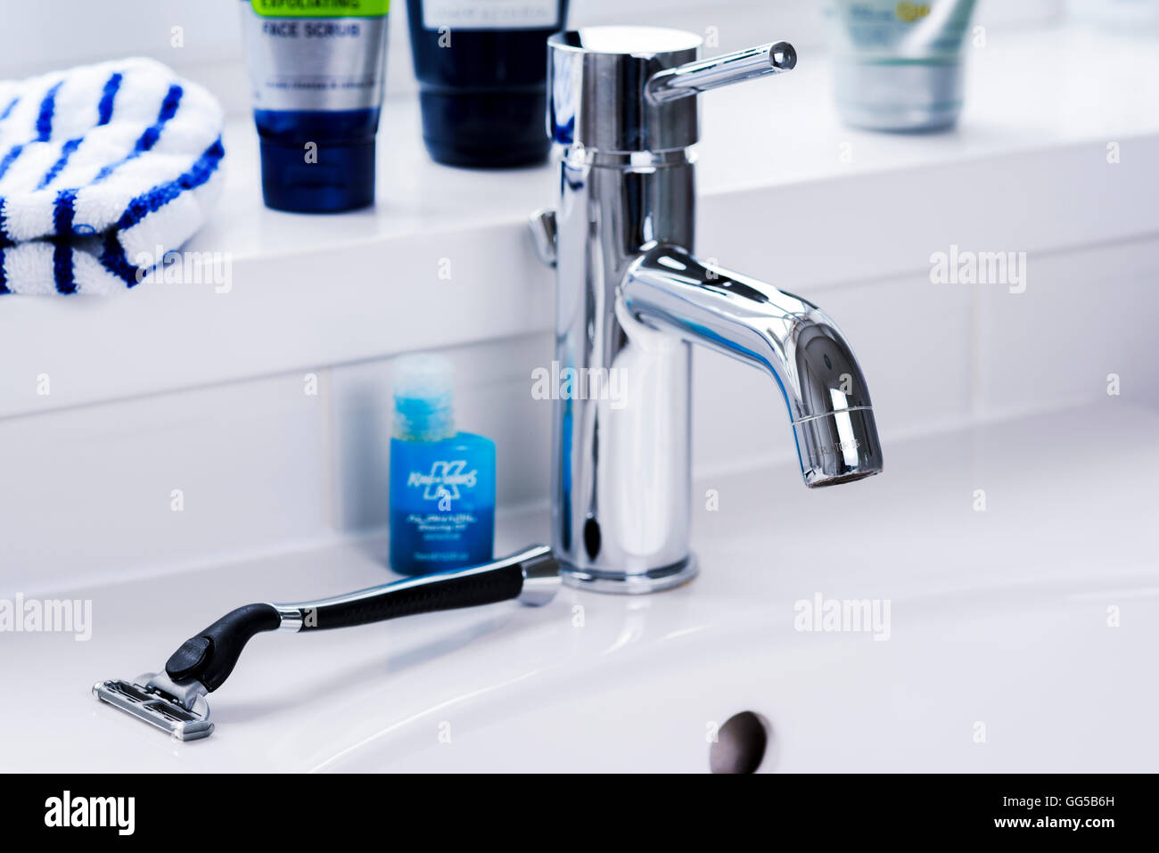 Rasiermesser und mens grooming Produkte. Stockfoto