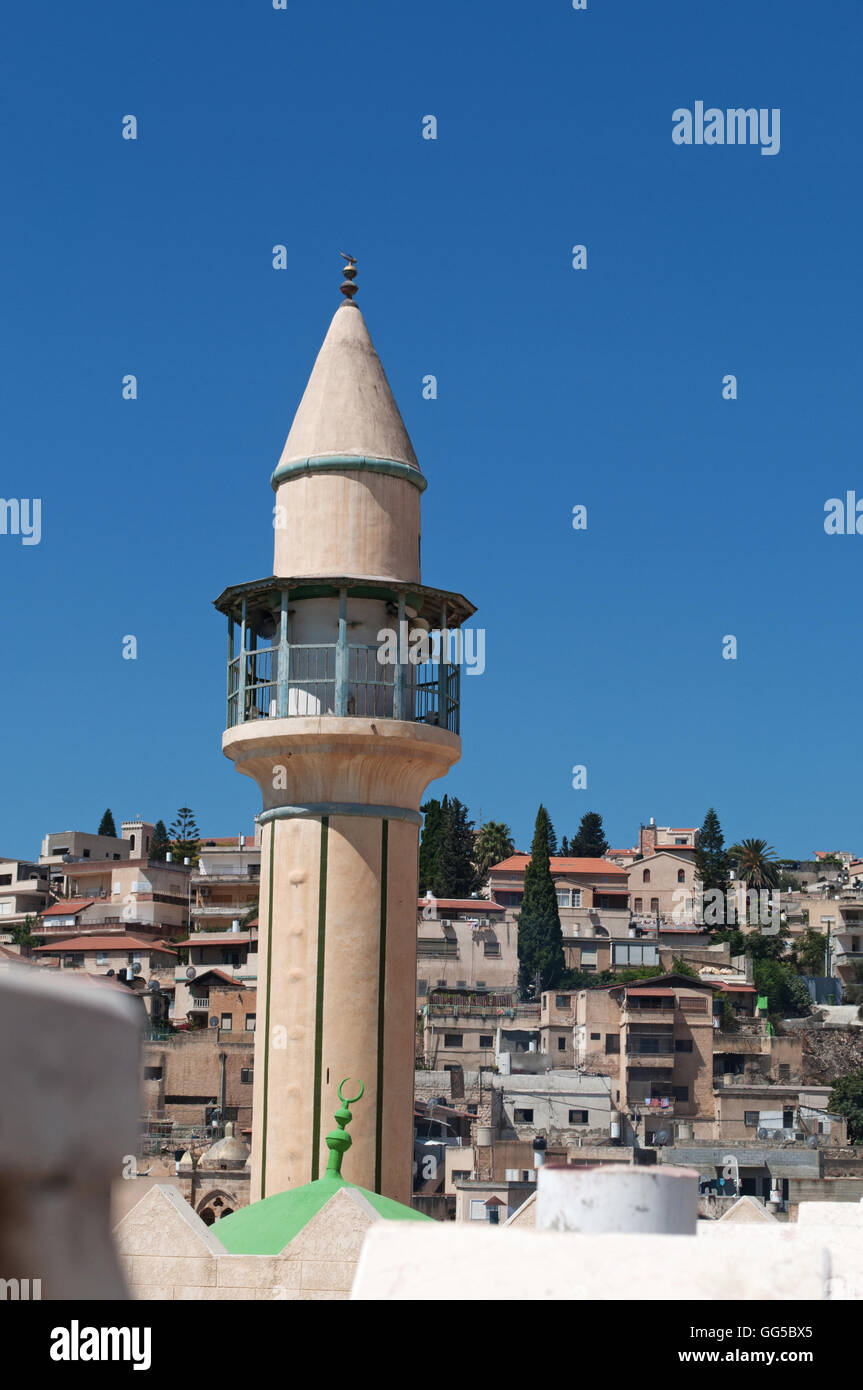 Israel: Skyline und die Weiße Moschee, der ältesten Moschee in Nazareth, in Harat Alghama, die Moschee im Zentrum der Souk in der Altstadt Stockfoto