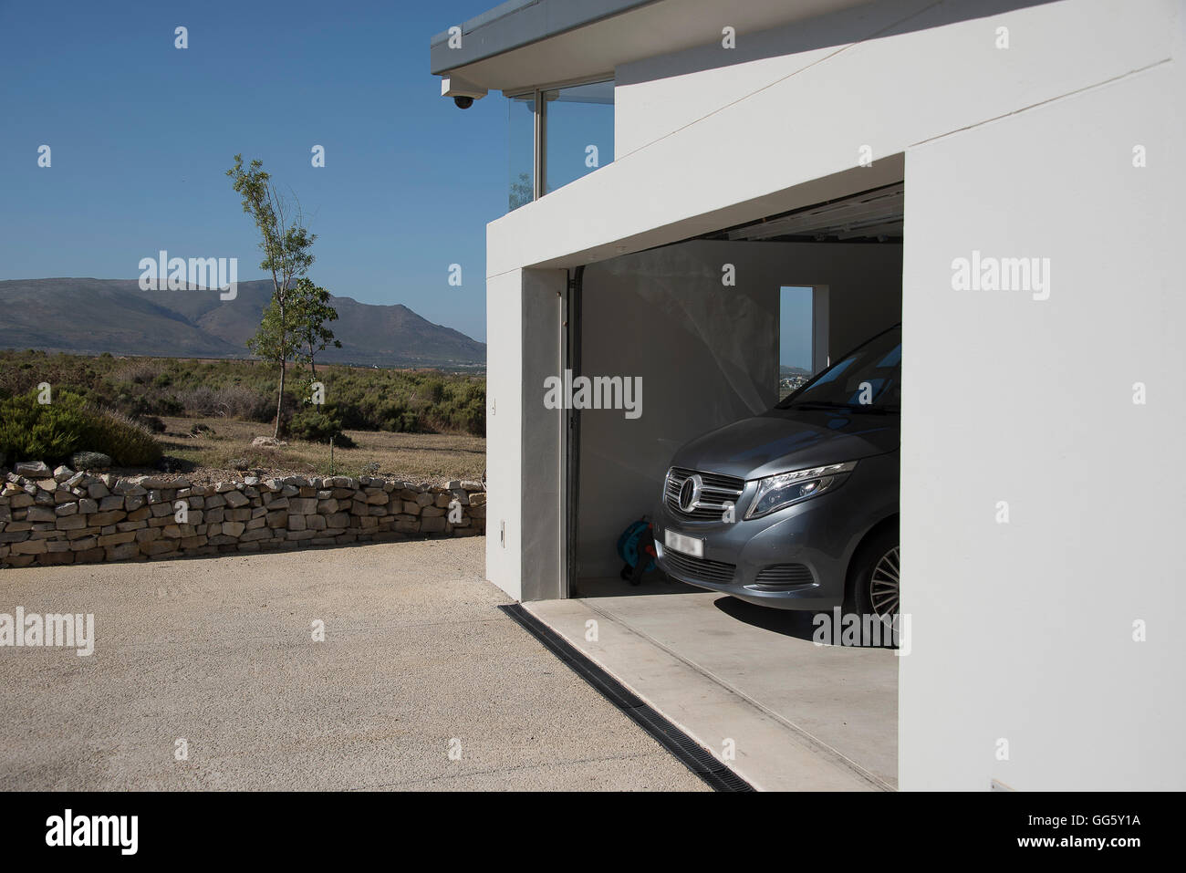 Außenseite des modernen PKW-garage Stockfoto