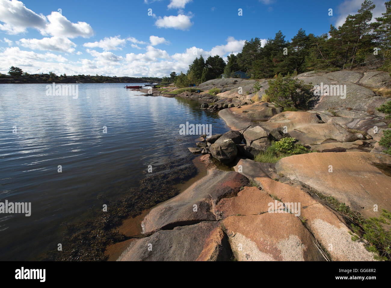 Hvaler, Archipel von Inseln, Østfold, Norwegen, wo Sommerhäuser die Landschaft und die Norweger füllen verbringen ihren Sommer Stockfoto