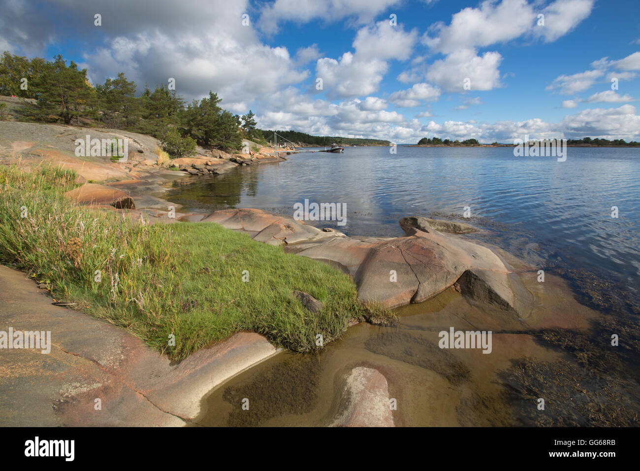 Hvaler, Archipel von Inseln, Østfold, Norwegen, wo Sommerhäuser die Landschaft und die Norweger füllen verbringen ihren Sommer Stockfoto