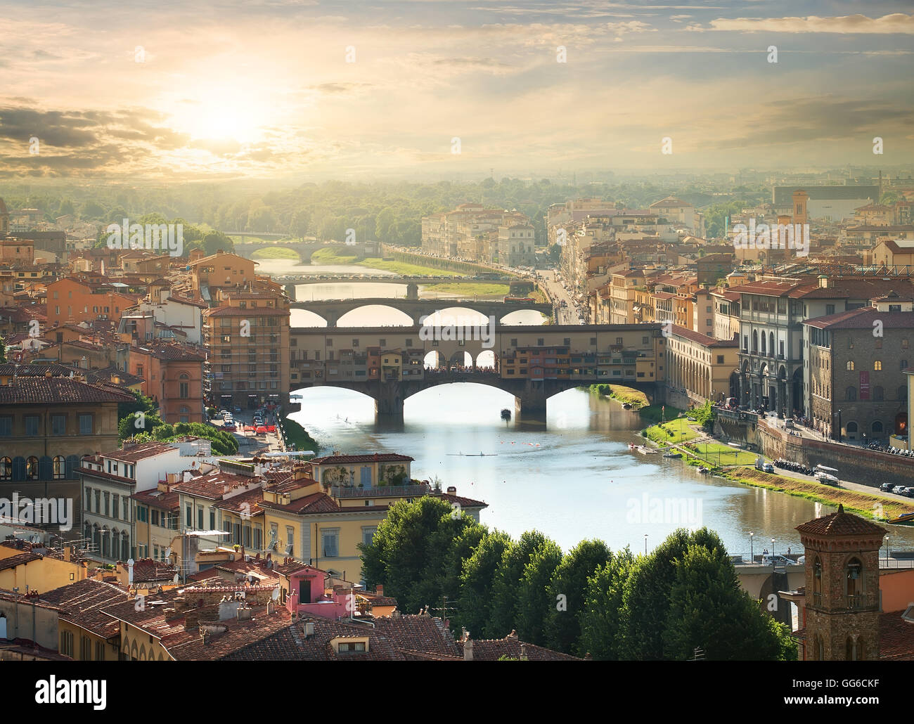 Blick auf die Brücke von Florenz bei Sonnenaufgang Stockfoto