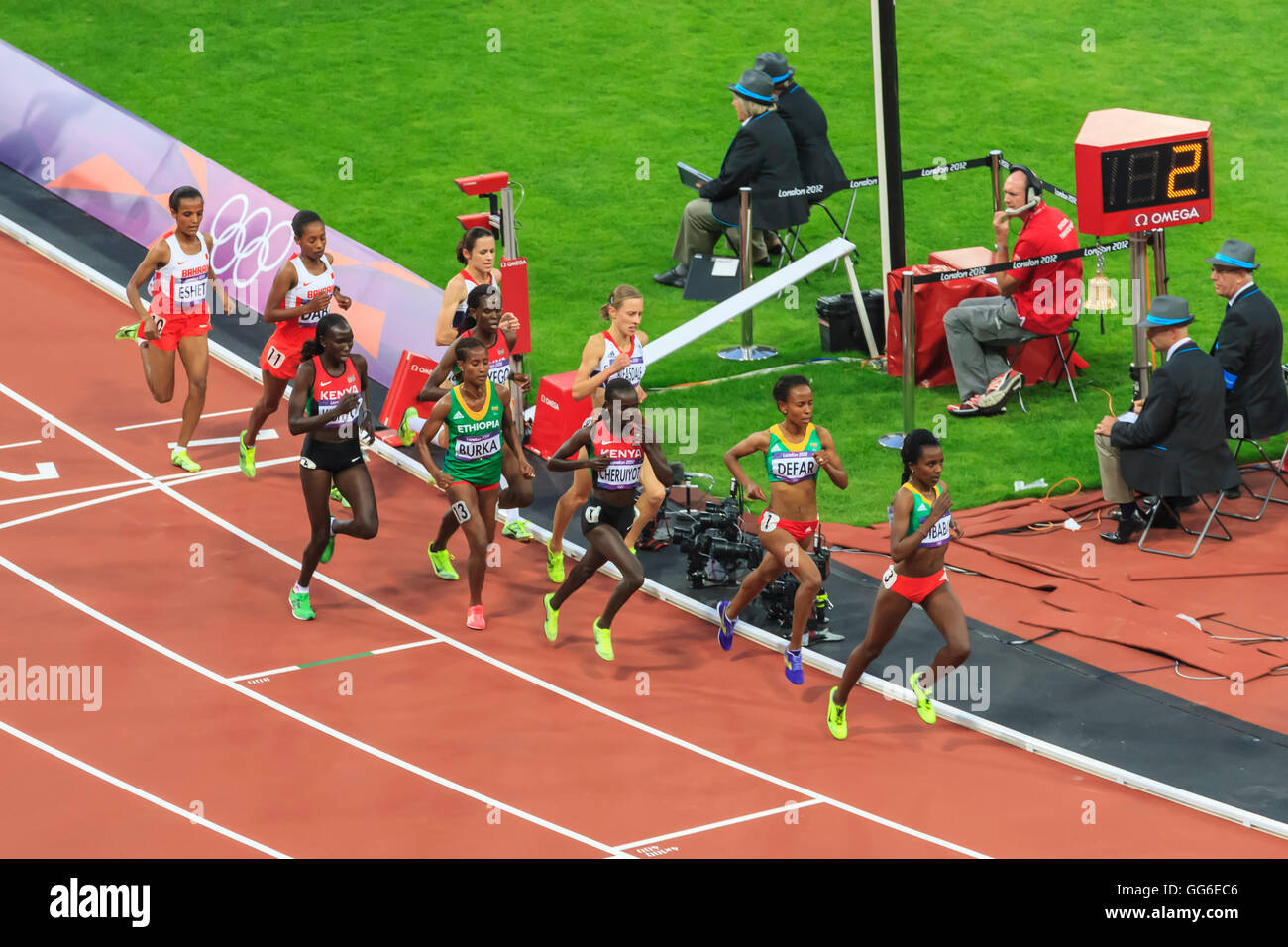 Konkurrenten in der Frauen 5000m Finale, Olympiastadion, London 2012 Olympische Spiele, London, England, Vereinigtes Königreich Stockfoto