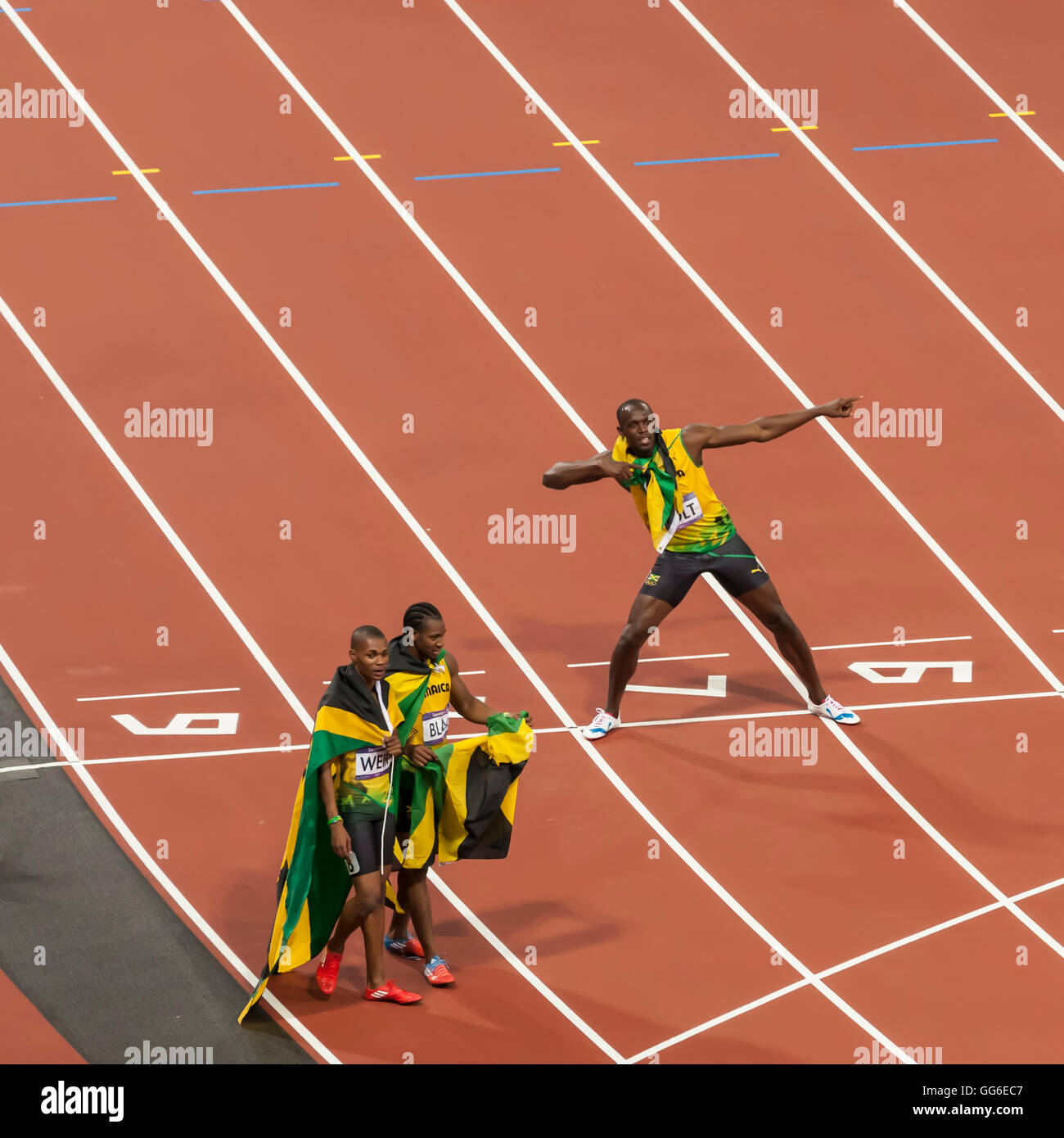 Usain Bolt nach dem Gewinn der Herren, 200m Finale, Streiks lightning Bolt darstellen, Stadion, London 2012 Olympische Spiele, London, England, UK Stockfoto