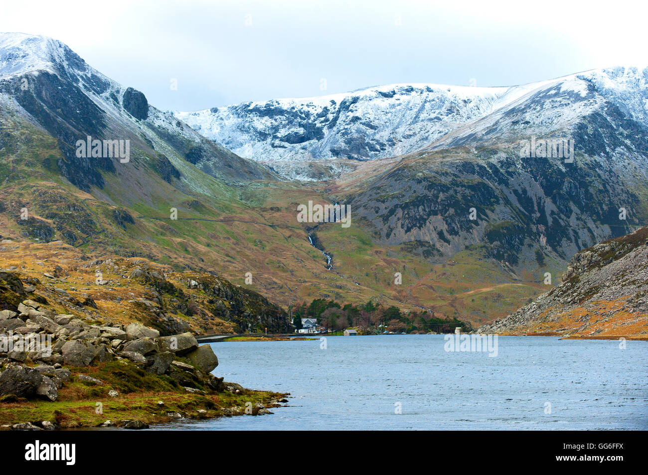 Eine Ansicht von Llyn (See) Ogwen in Snowdonia-Nationalpark, Gwynedd, Wales, Vereinigtes Königreich, Europa Stockfoto