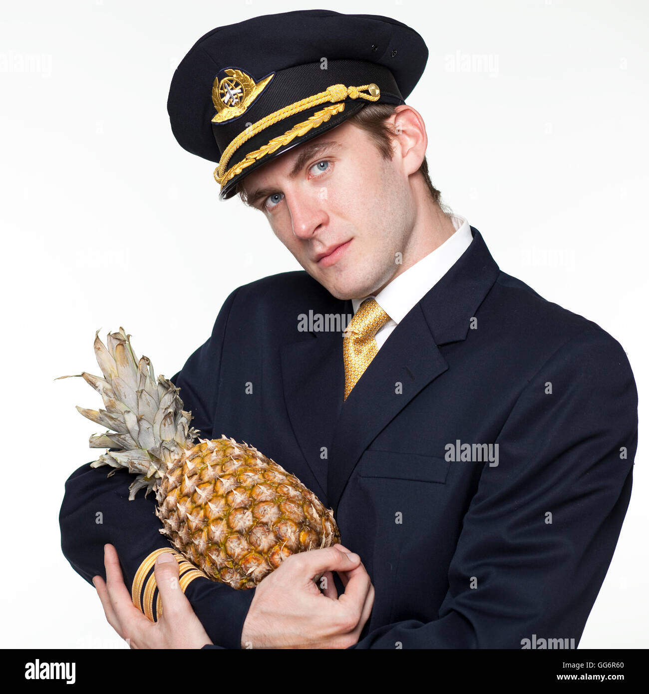 Porträt eines jungen Mannes in Form eines Passagier-Flugzeug-Piloten Stockfoto