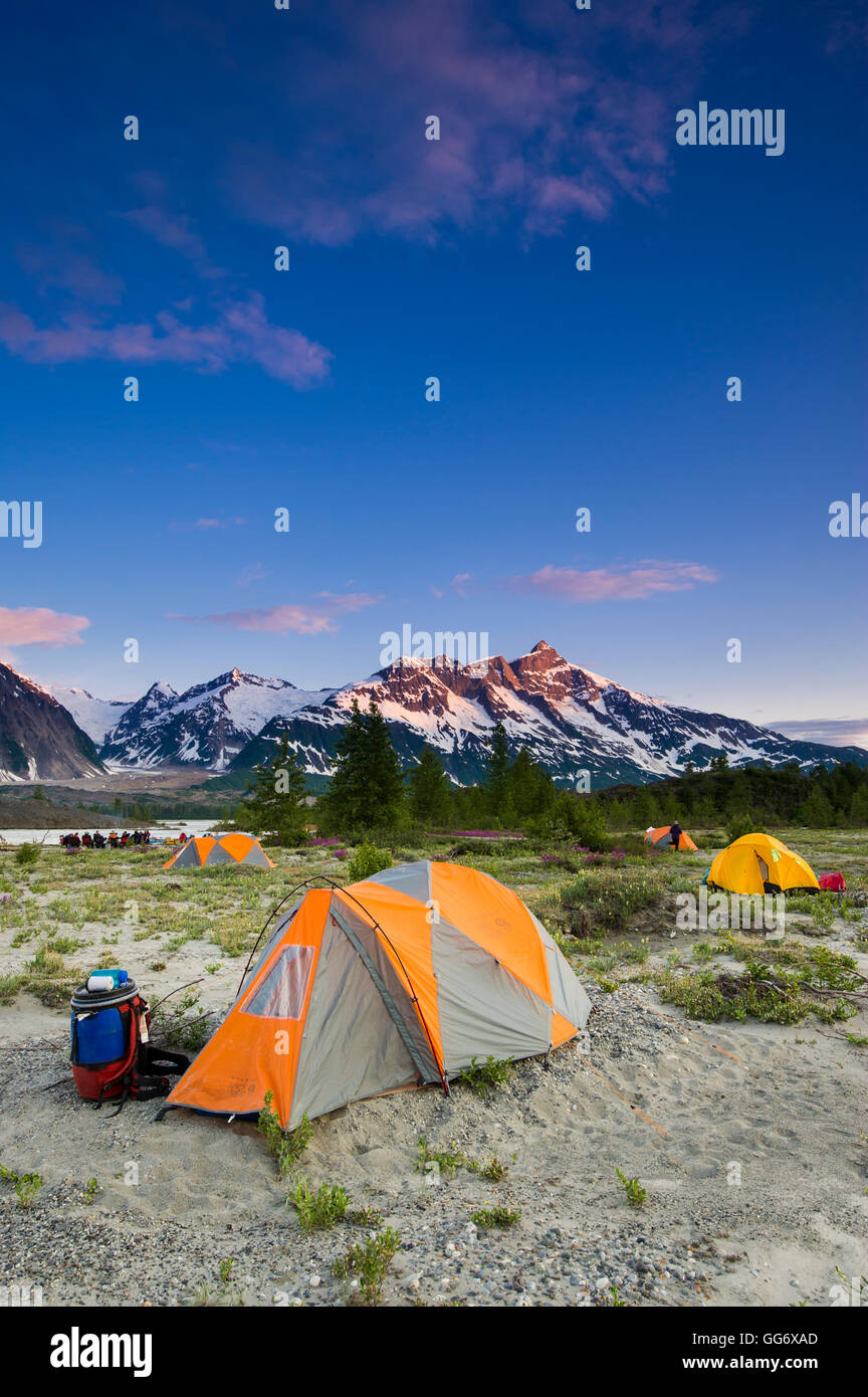 Sonnenuntergang Camp entlang des Alsek River Stockfoto