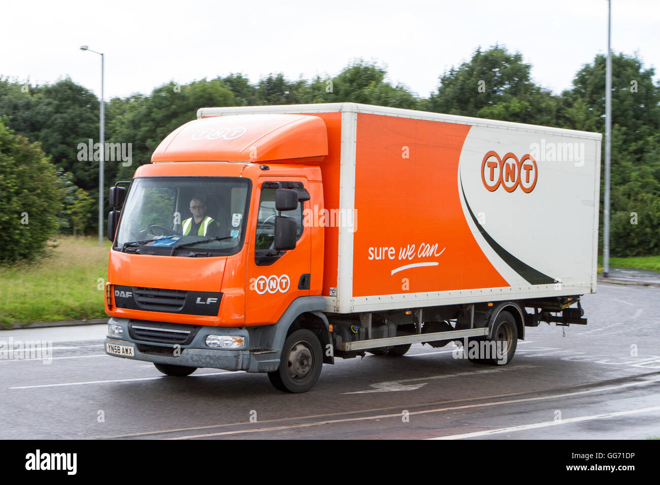 TNT-Lieferfahrzeug gesehen in Preston, Lancashire, UK Stockfoto