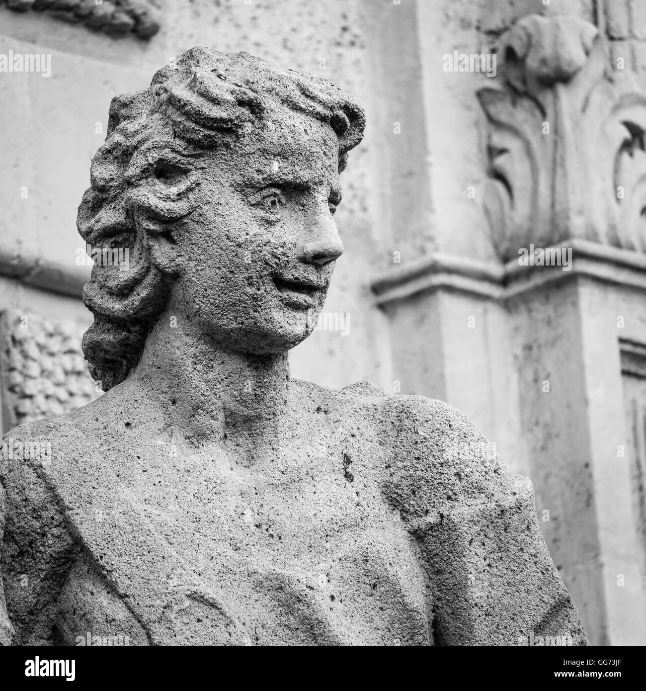 Detail einer Statue in einer sizilianischen Barock-Kirche Stockfoto