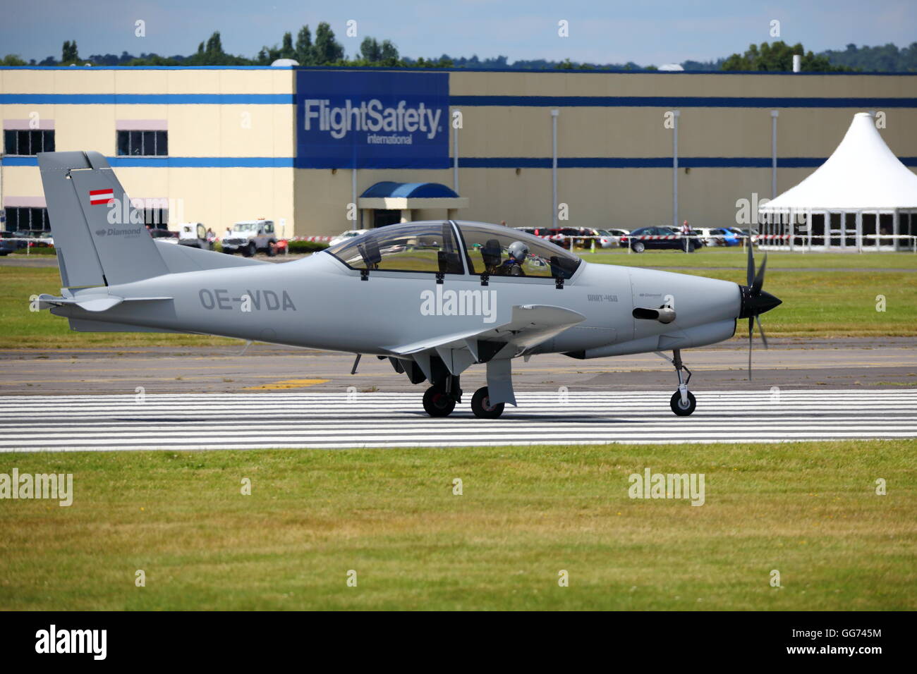 Dart 450 OE-VDA angezeigt auf der Farnborough International Airshow 2016 Stockfoto