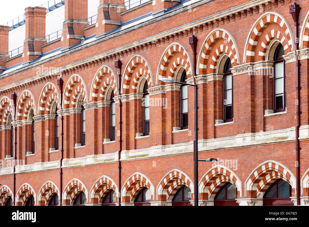 Fassade des Bahnhofs St Pancras in London, Großbritannien Stockfoto