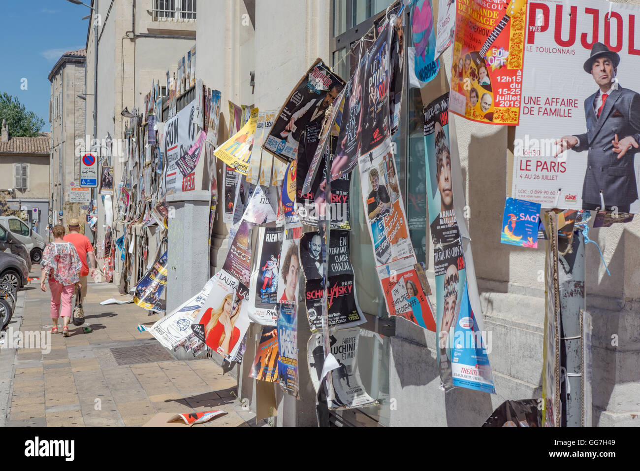 Straße Tout anzeigen in Avignon im Sommer Festival d ' Avignon Stockfoto