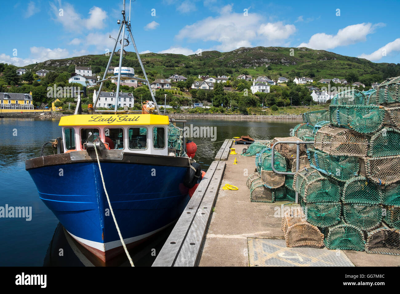 Blick auf Hafen von Tarbert auf der Halbinsel Kintyre in Argyll and Bute in Schottland, Vereinigtes Königreich Stockfoto