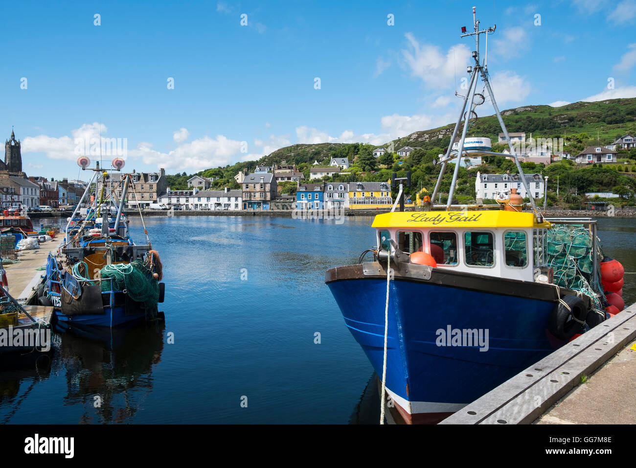 Blick auf Hafen von Tarbert auf der Halbinsel Kintyre in Argyll and Bute in Schottland, Vereinigtes Königreich Stockfoto