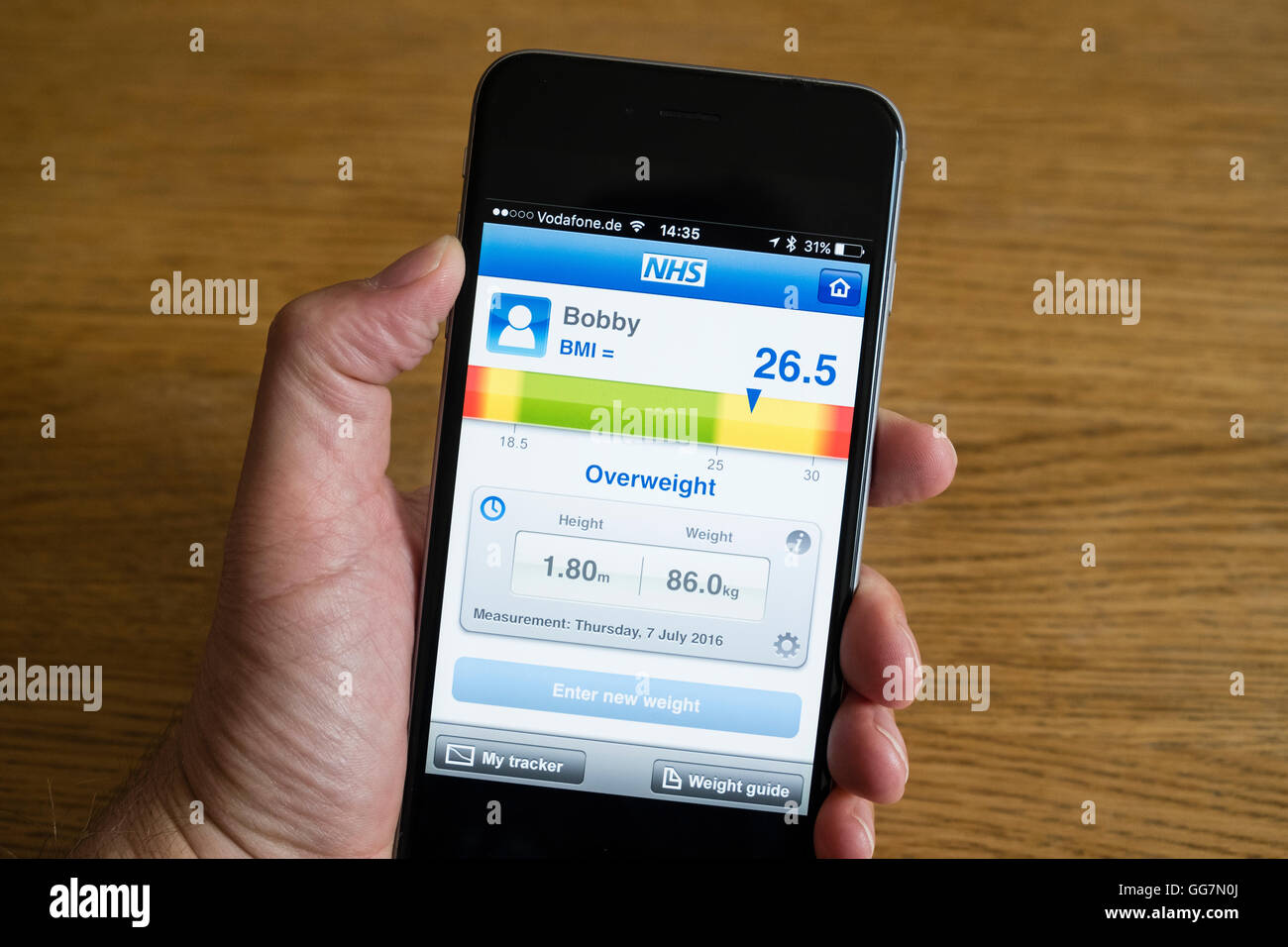 Smartphone-app für die Messung von BMI Body-mass-Index um festzustellen, ob man übergewichtig oder nicht ist Stockfoto