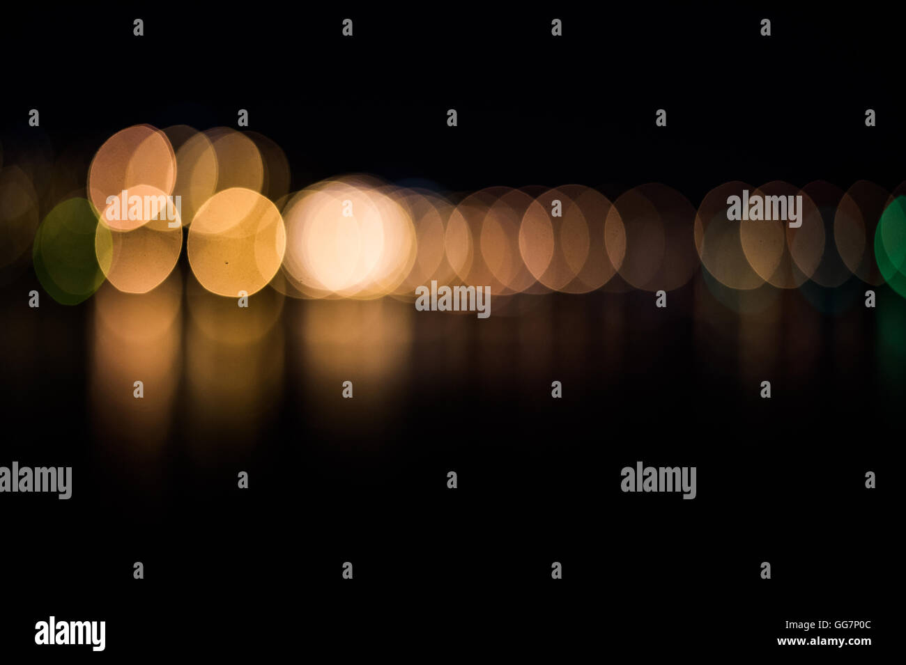 Stadt bei Nacht - Unschärfe Foto Bokeh Hintergrund Stockfoto