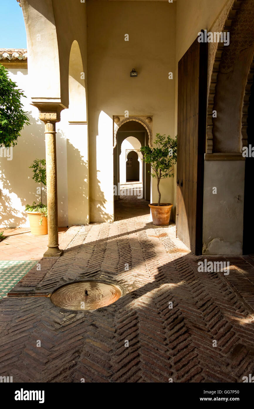 Detail der Hofgarten des Cuartos de Granada, Alcazaba Festung, Malaga, Andalusien, Spanien Stockfoto