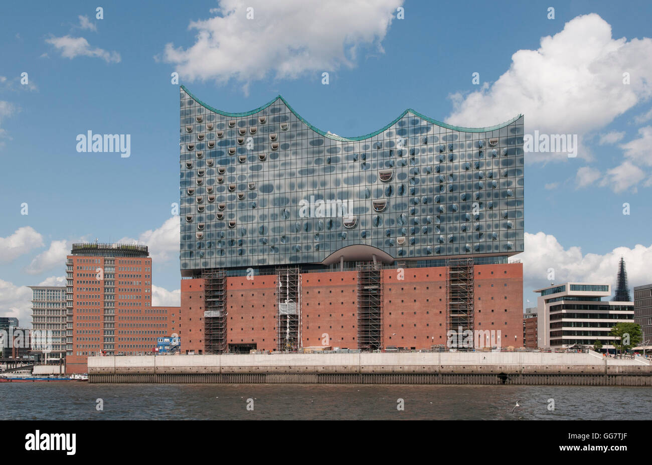 Die Elbphilharmonie Concert Hall, Hamburg, Deutschland. Von den Architekten Herzog & de Meuron entworfen. Stockfoto