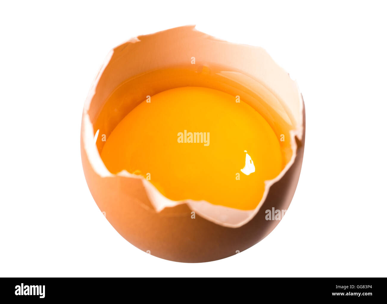 Eigelb in gebrochenen ei isoliert auf weißem Hintergrund Stockfoto