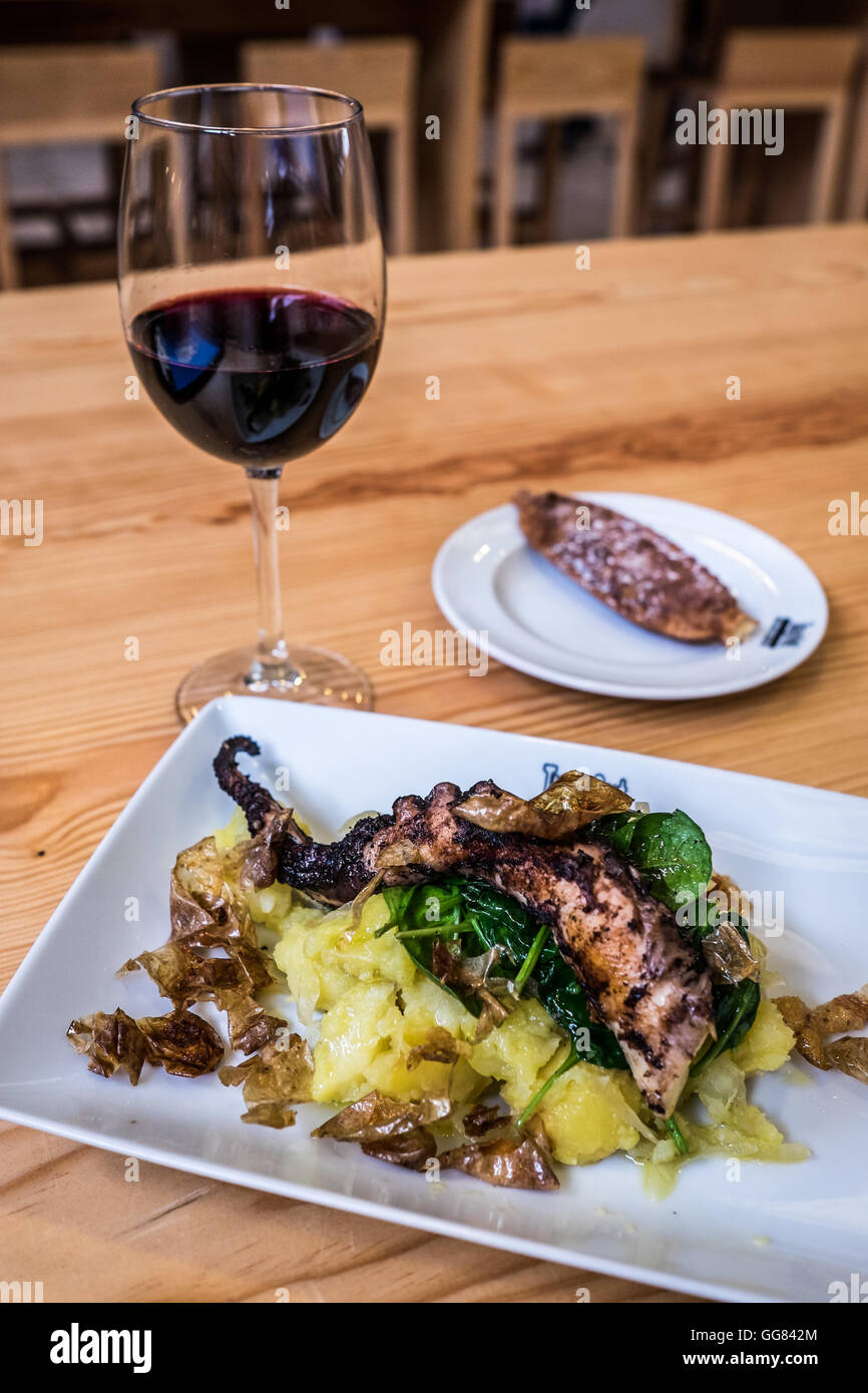 Leckere typische Tintenfisch essen in Lissabon Stockfoto