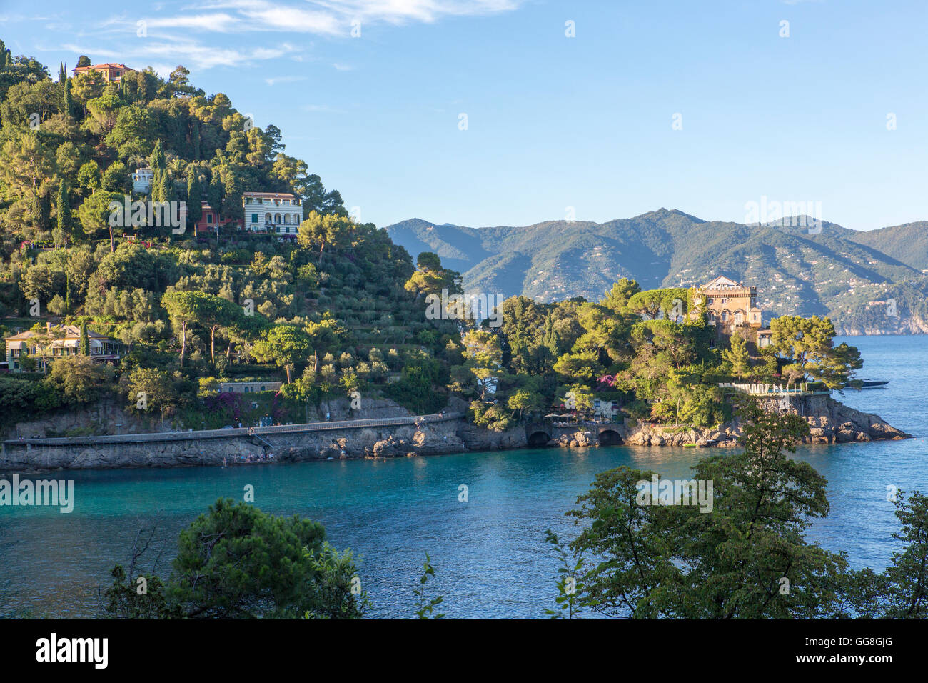 Portofino - eine Hafenstadt in Ligurien am Mittelmeer mit vielen Yachten. Portofino, Levante, Ligurien, Cinque Terre, Italien, Stockfoto