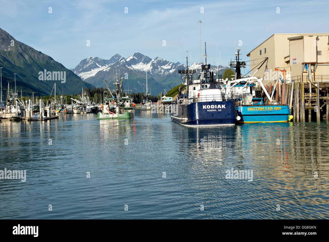 Angelboote/Fischerboote, Service-Schiffe vor Anker, Hafen von Valdez. Stockfoto